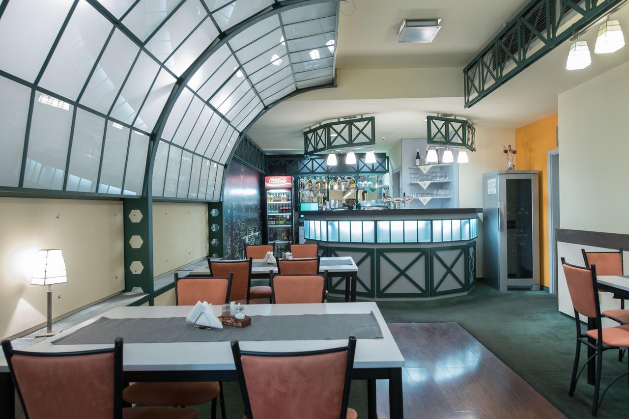 Hotel Ostruvek - Prague — Photos 2